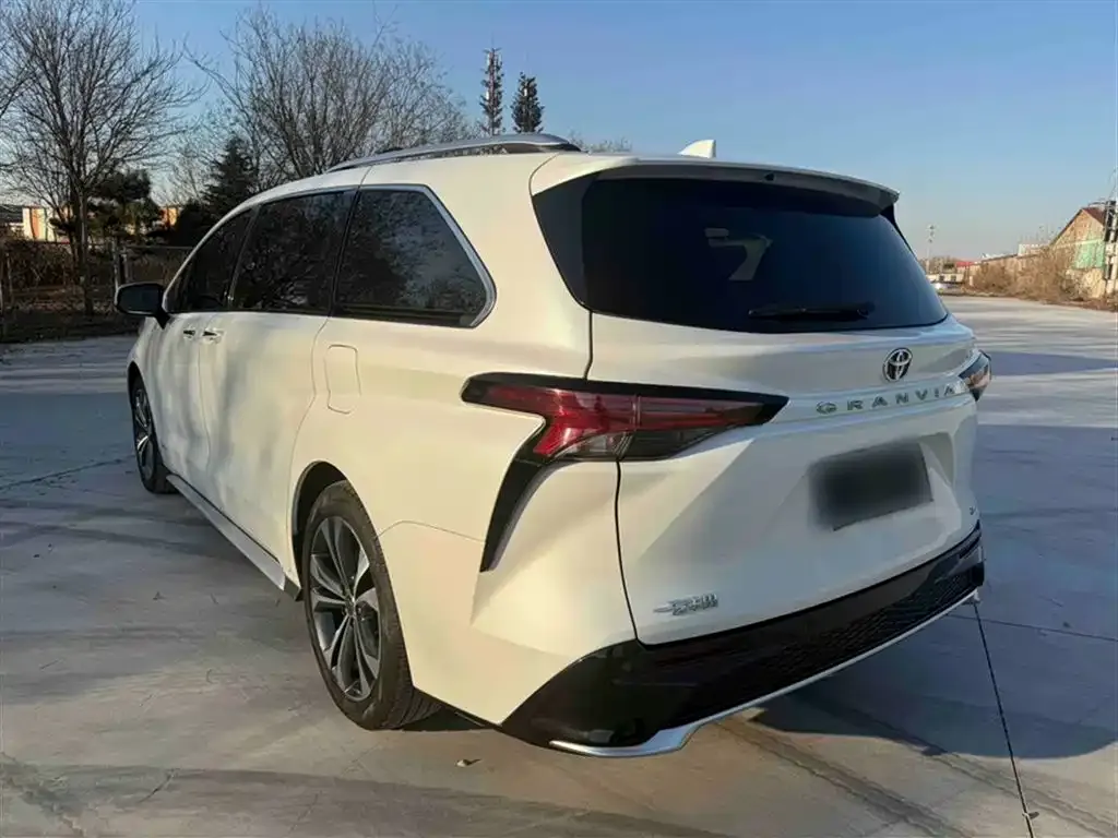 Toyota Granvia — фото 7