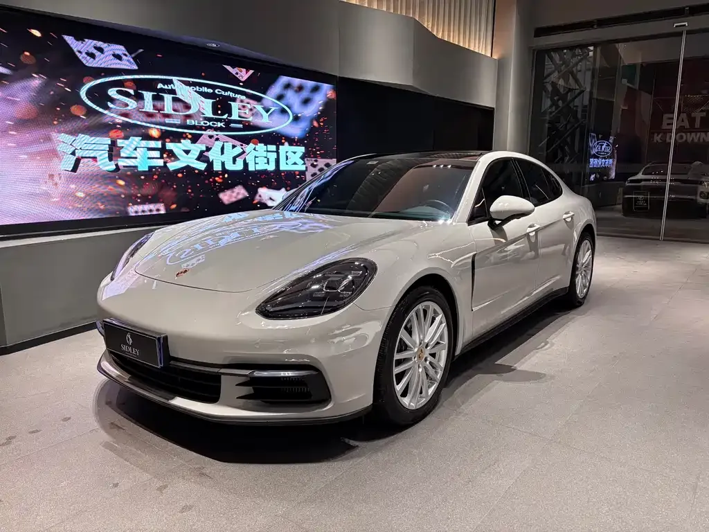 Porsche Panamera — фото 1