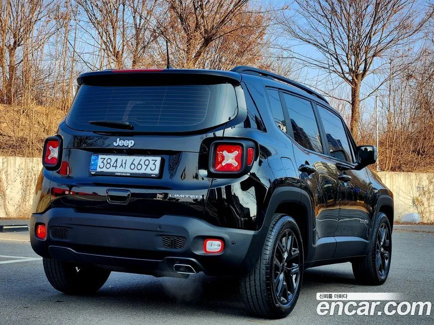 Jeep Renegade — фото 9