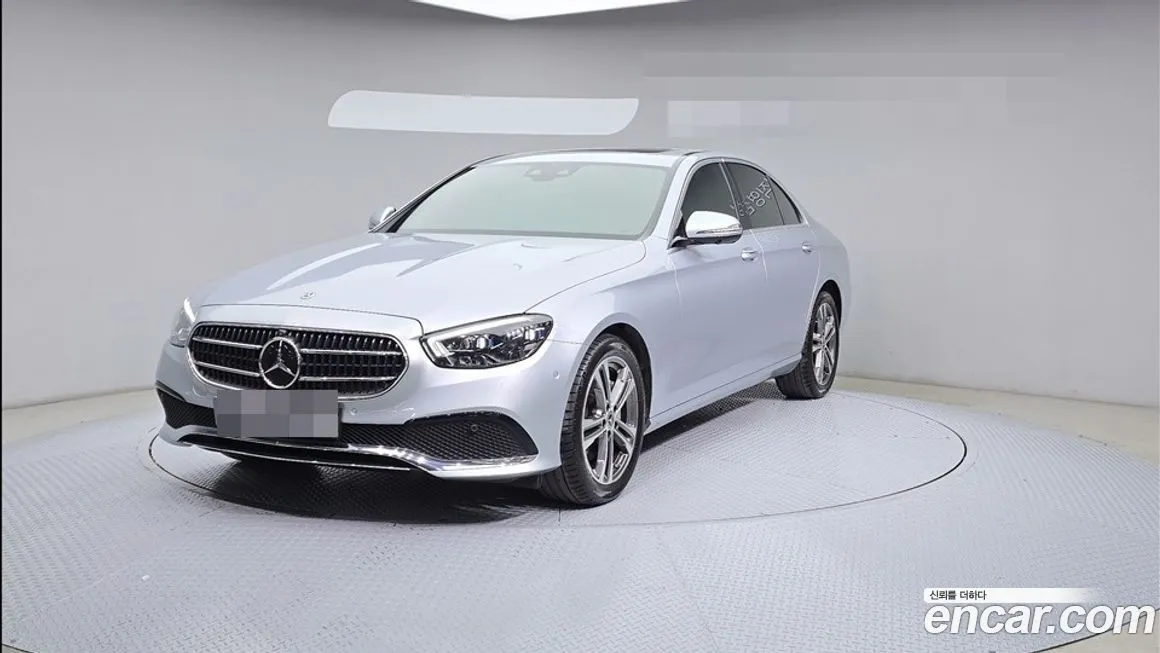 Mercedes-Benz E-Class — фото 1