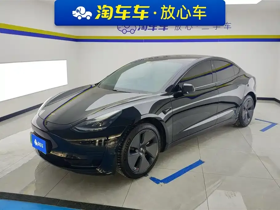 Tesla Model 3 — фото 1