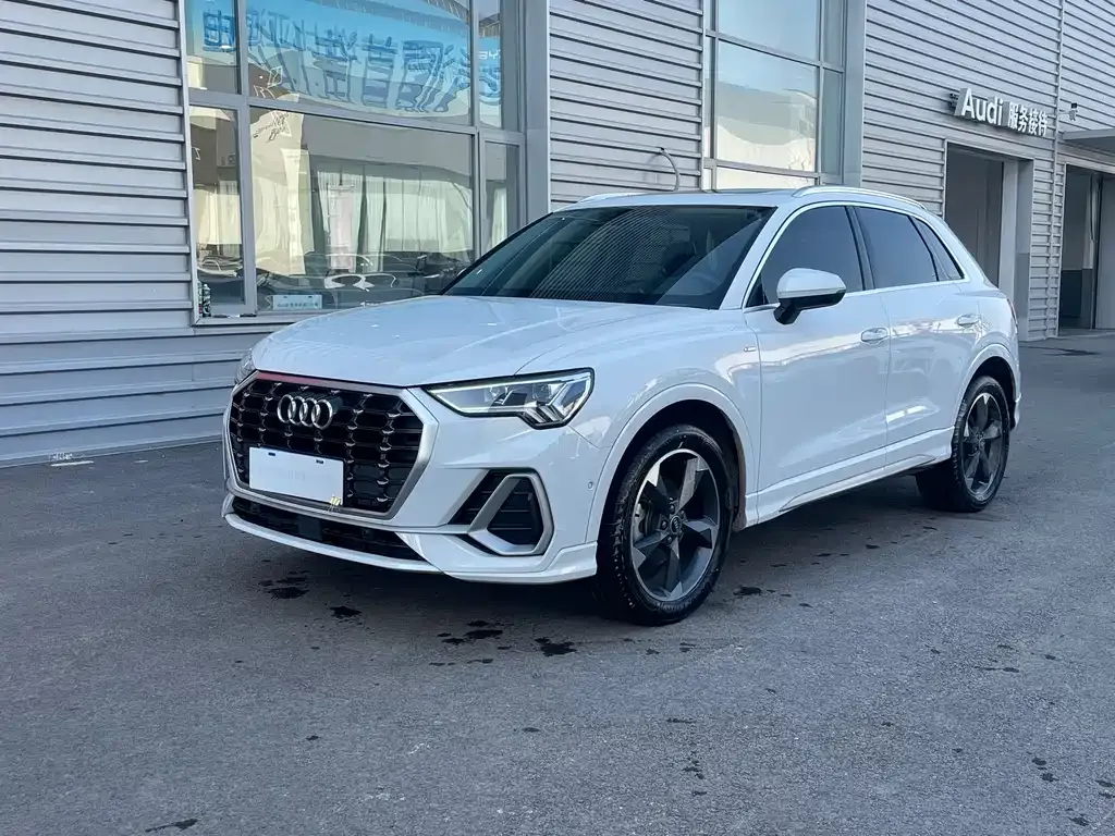 Audi Q3 — фото 1