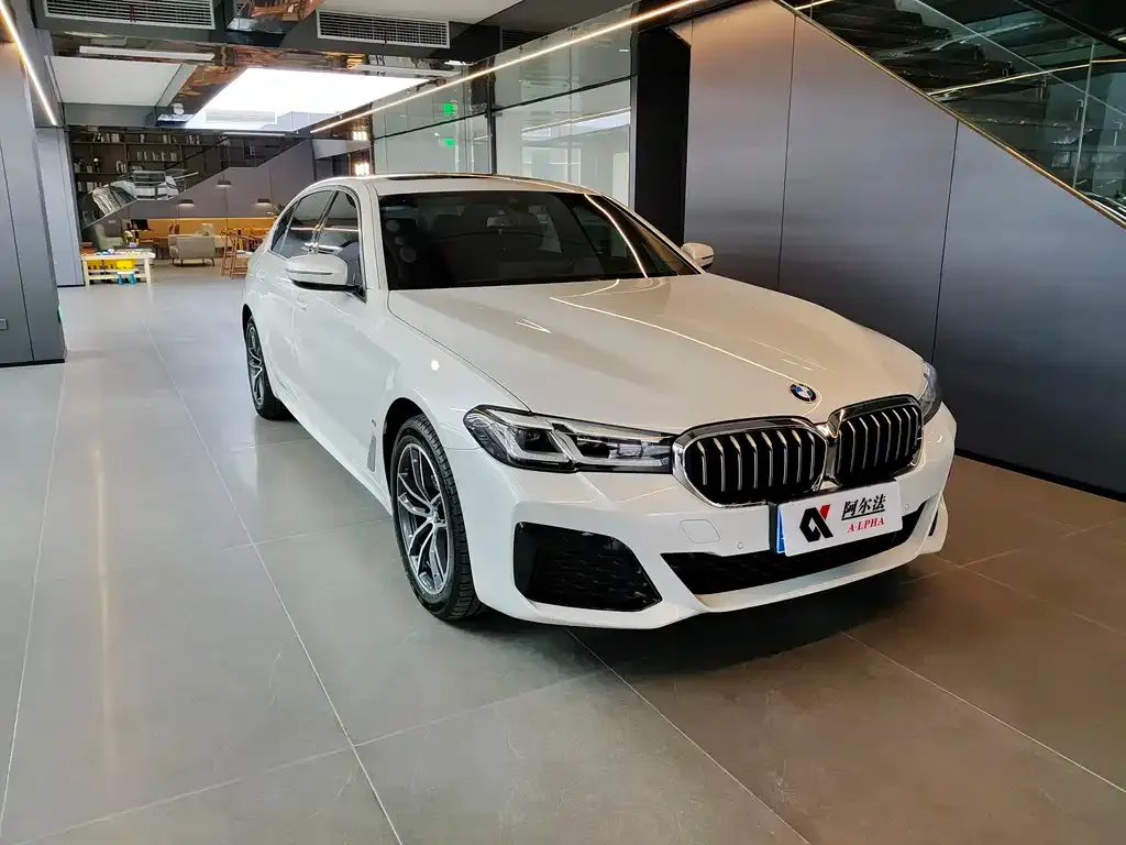 BMW 5 Series — фото 9