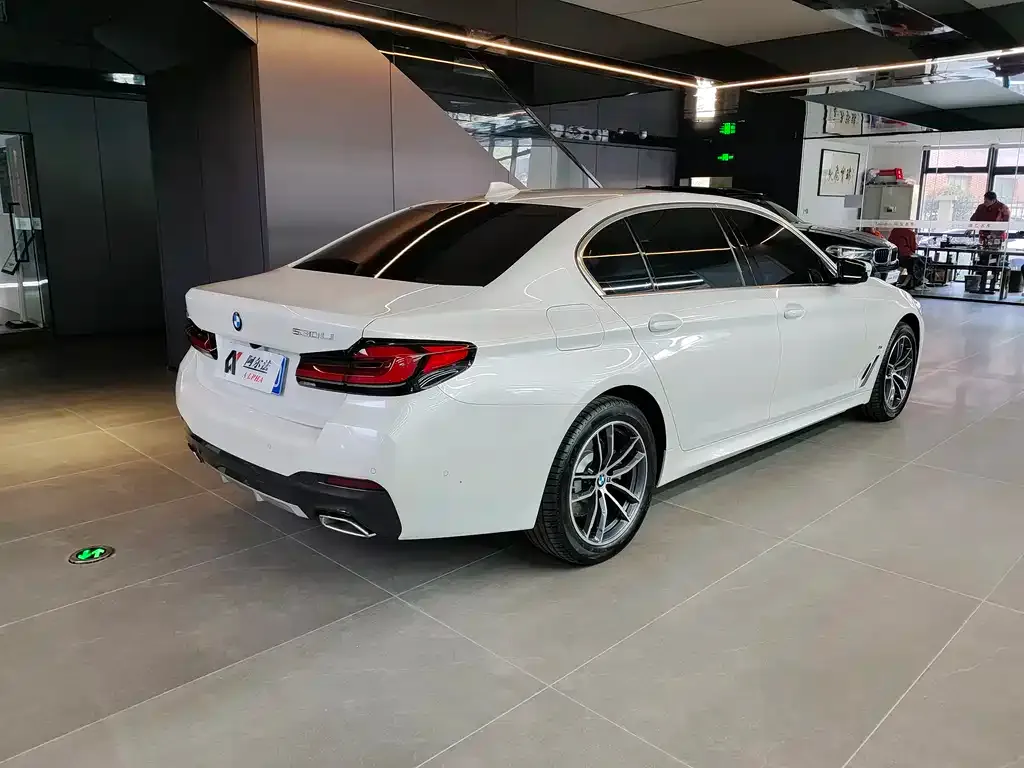 BMW 5 Series — фото 2
