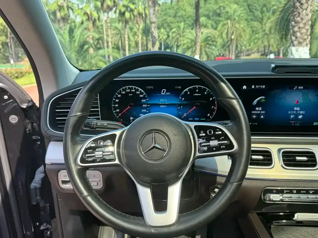 Mercedes-Benz GLS — фото 9