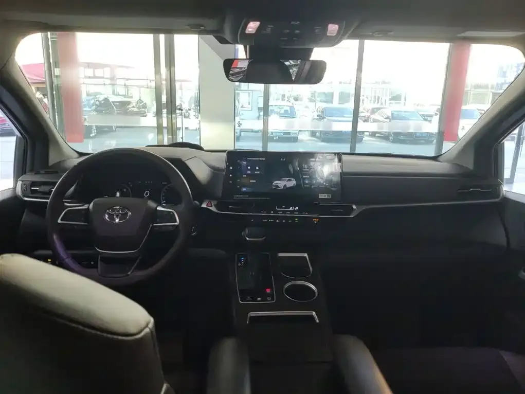Toyota Granvia — фото 4