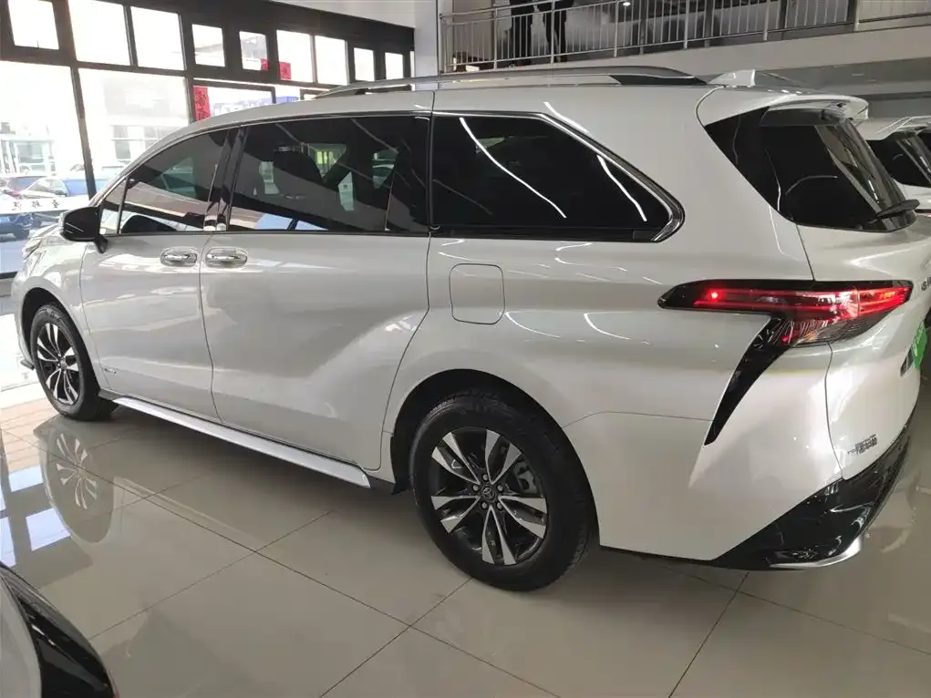 Toyota Granvia — фото 10