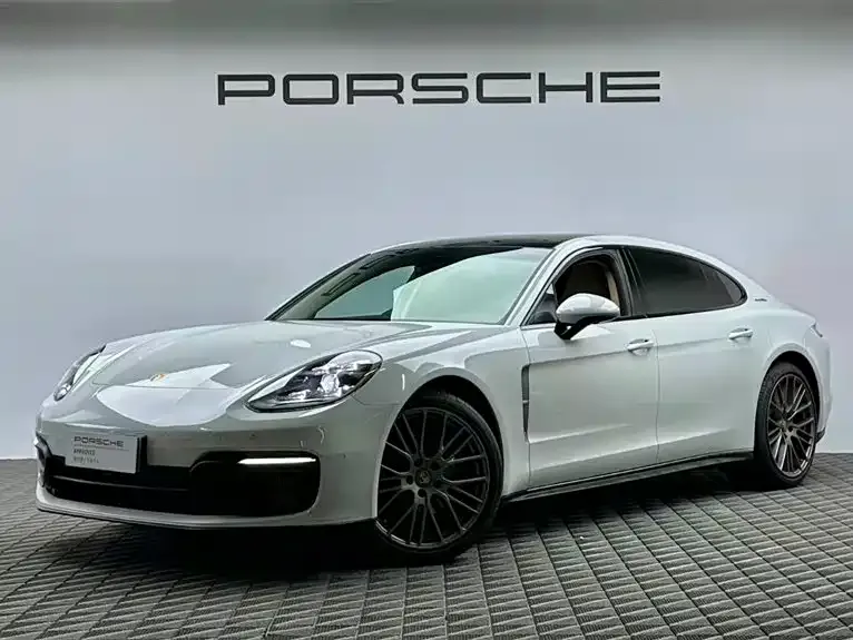 Porsche Panamera — фото 1