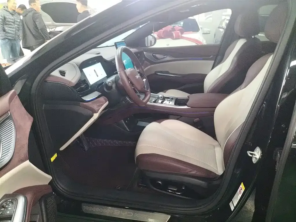 BYD Seal — фото 8