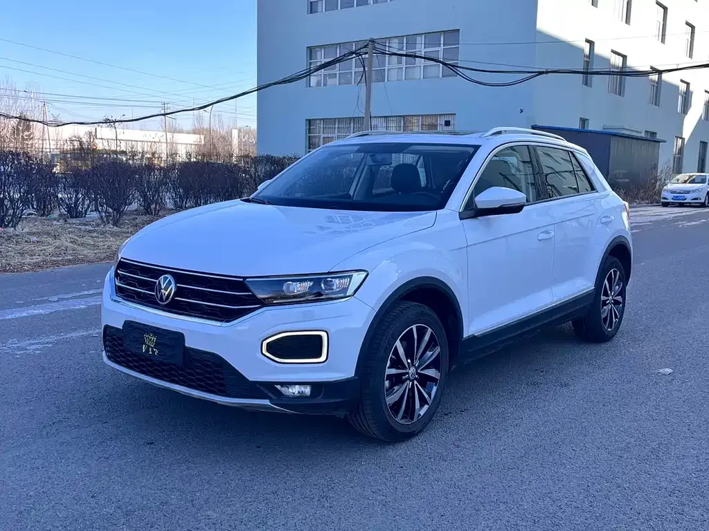 Volkswagen T-Roc — фото 1