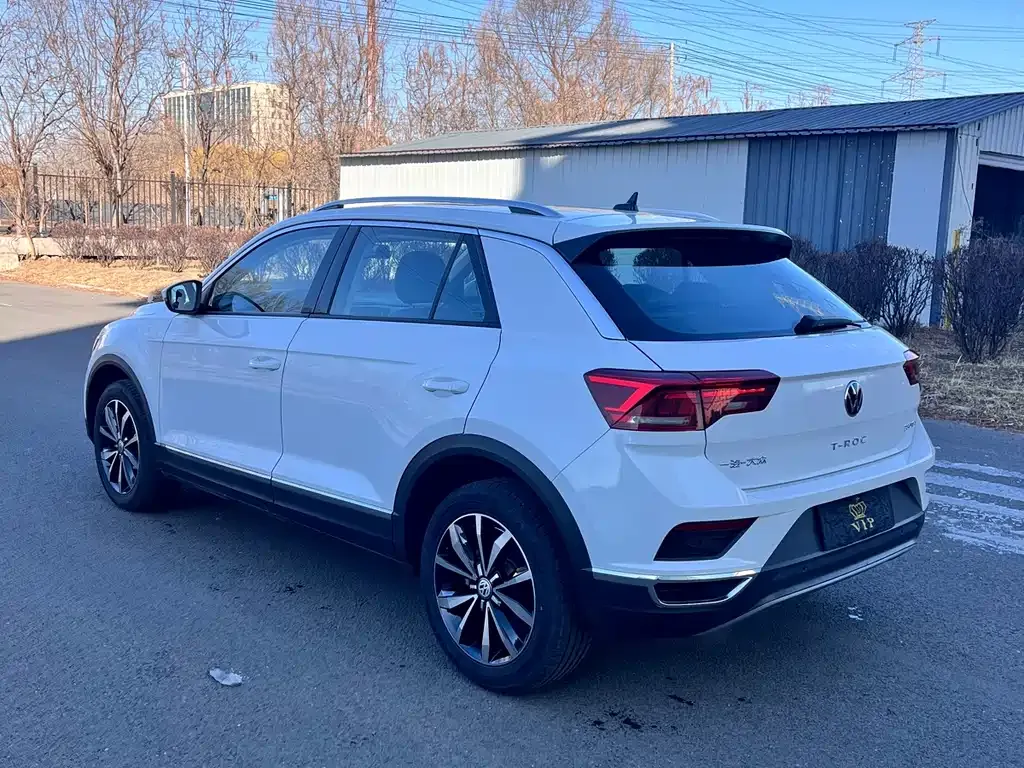 Volkswagen T-Roc — фото 10