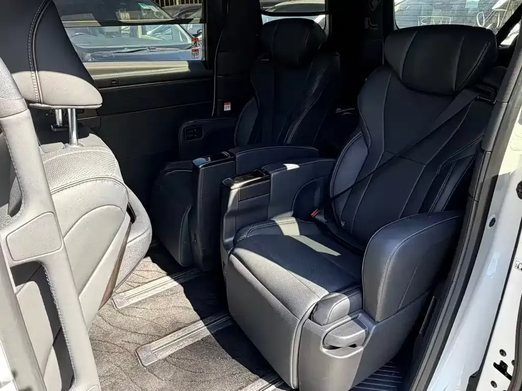 Toyota Alphard — фото 7