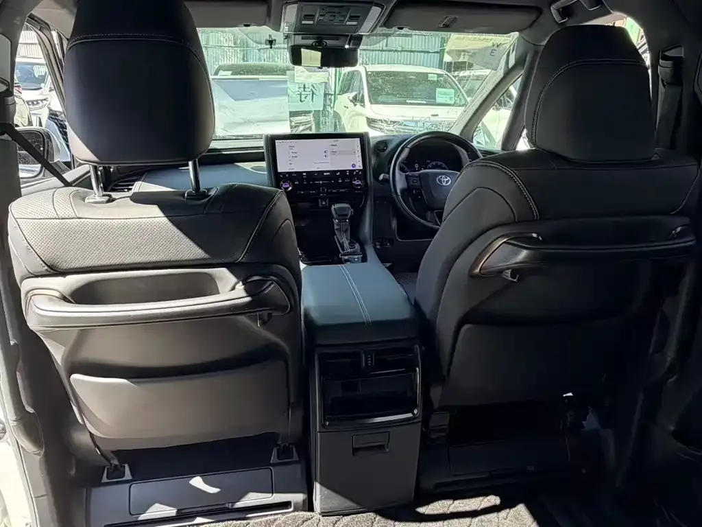 Toyota Alphard — фото 3