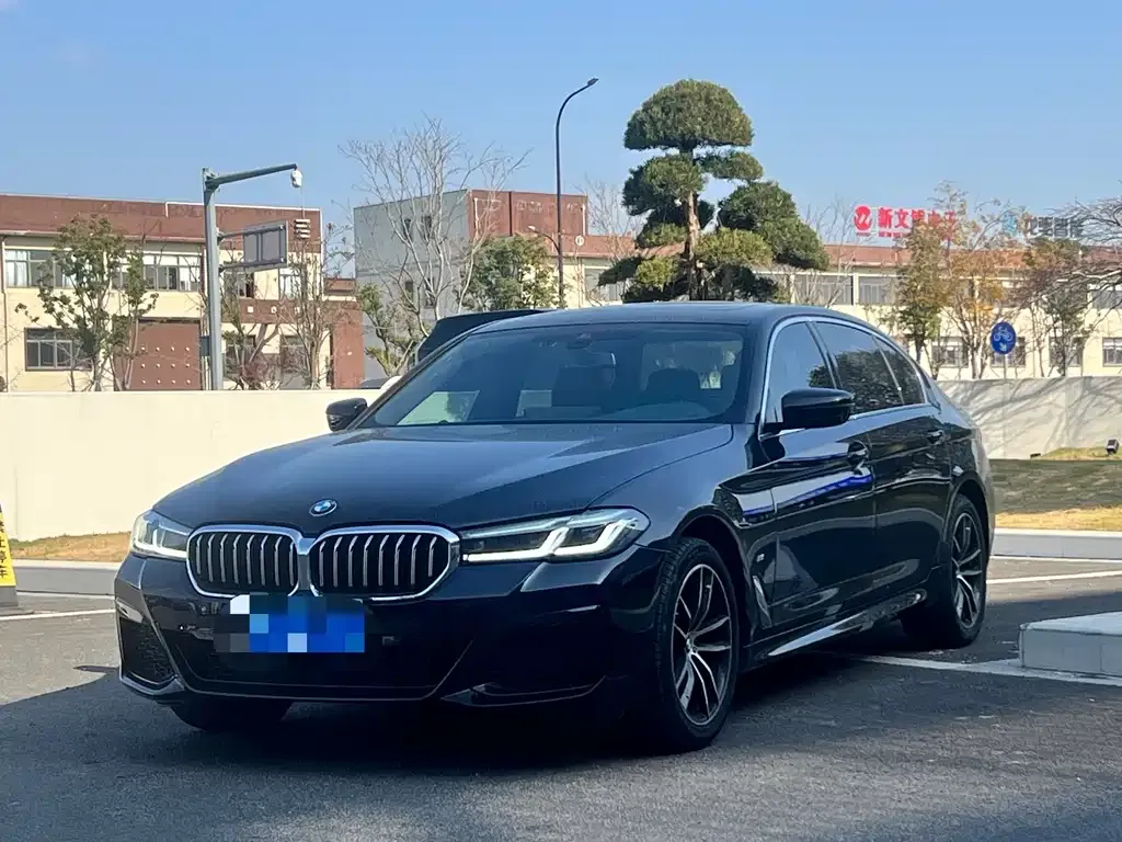 BMW 5 Series — фото 1