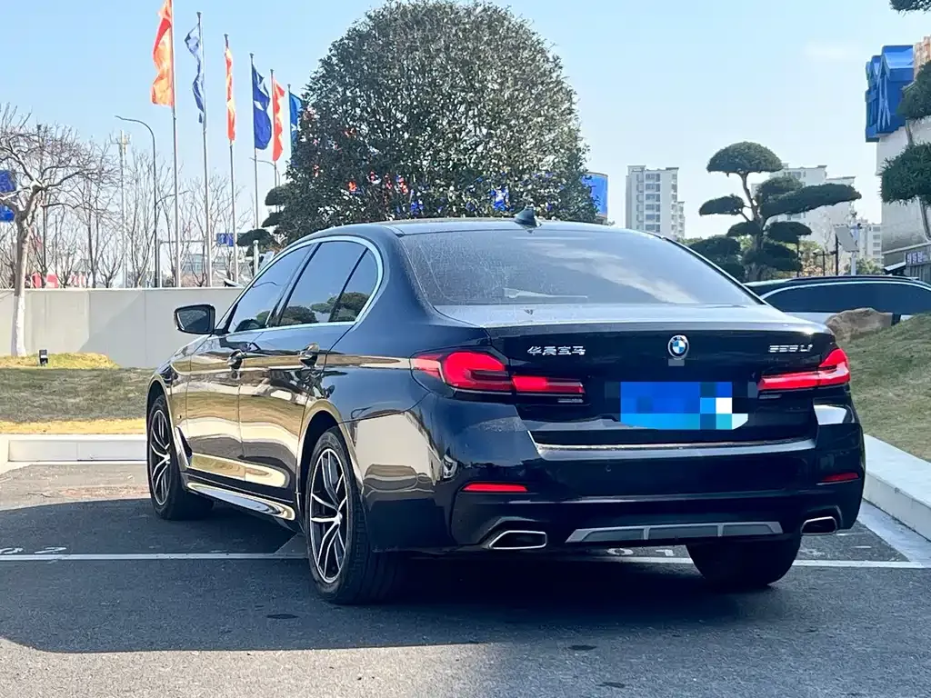 BMW 5 Series — фото 9