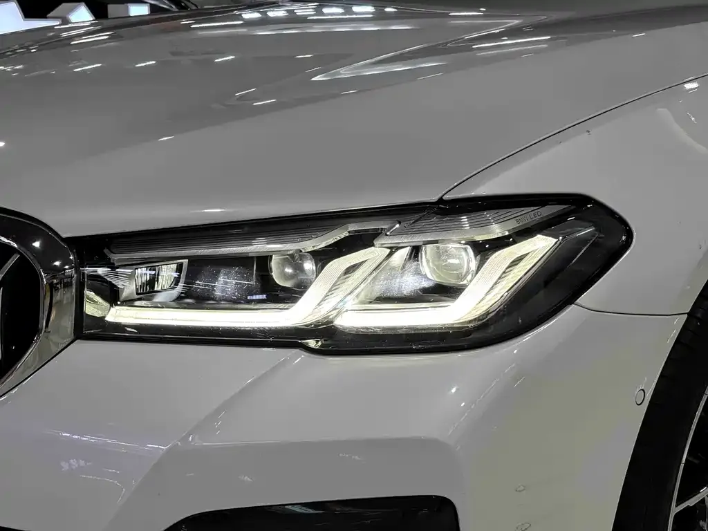 BMW 5 Series New Energy — фото 4