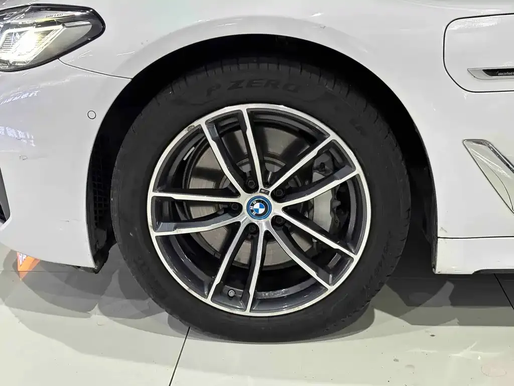 BMW 5 Series New Energy — фото 2