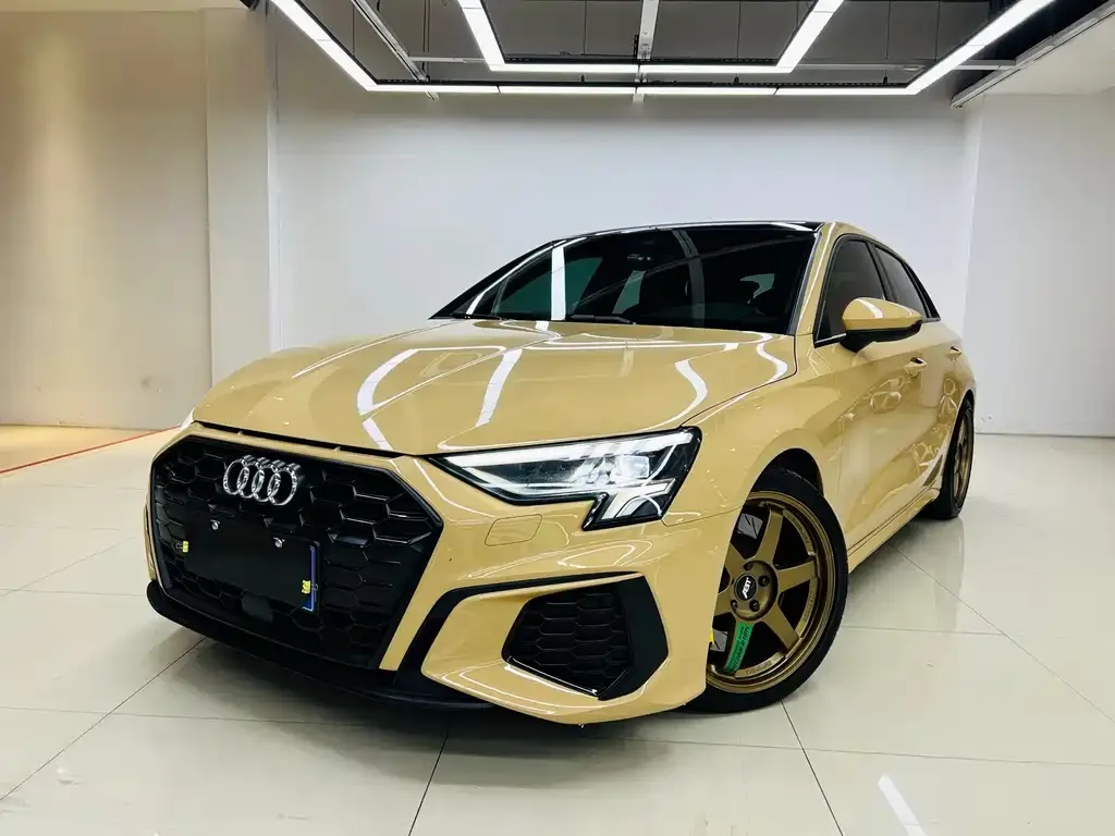 Audi A3 — фото 1