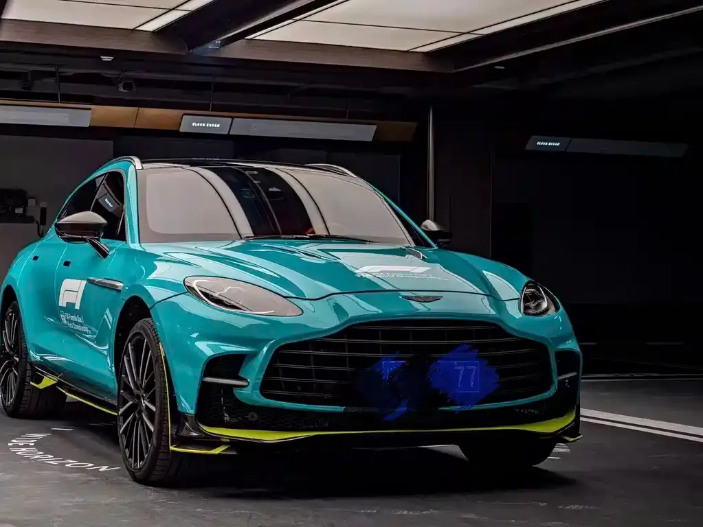 Aston Martin DBX — фото 1