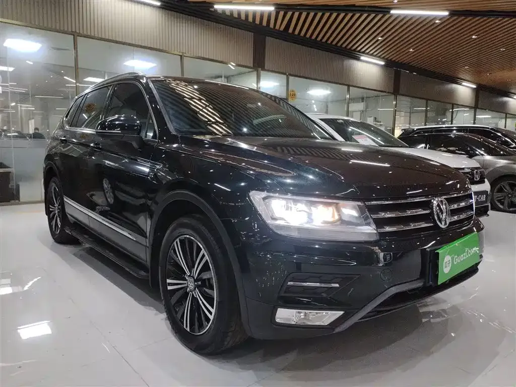 Volkswagen Tiguan L — фото 2