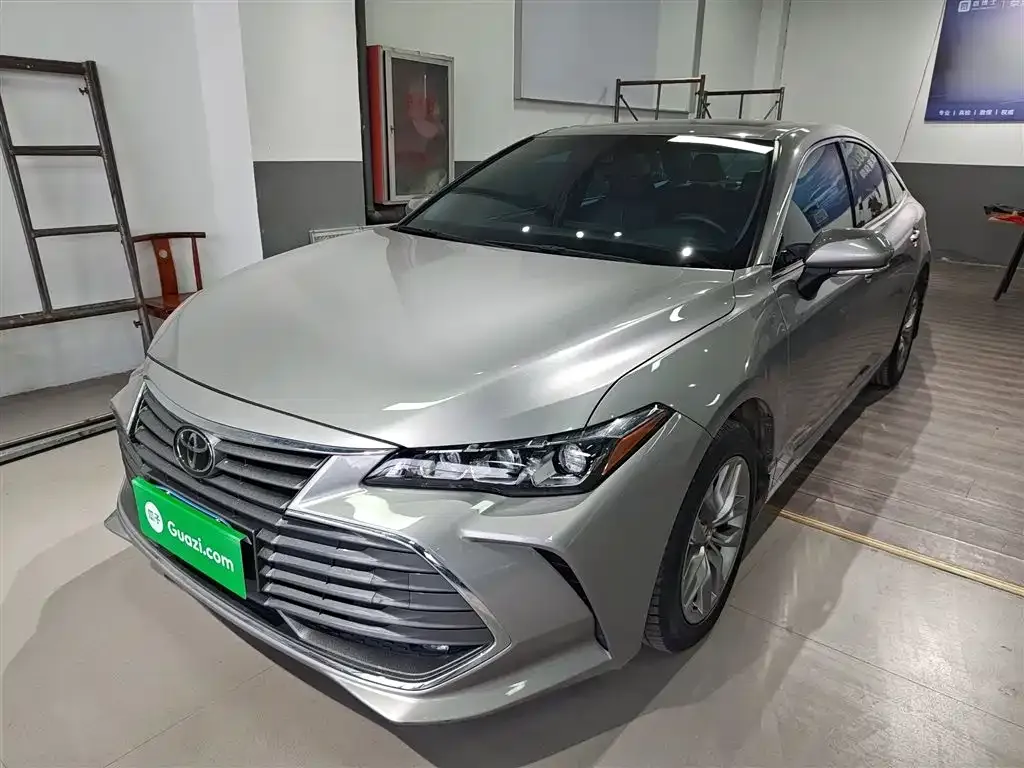Toyota Avalon — фото 1