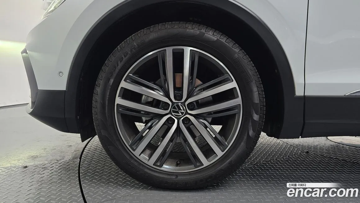 Volkswagen Tiguan — фото 7