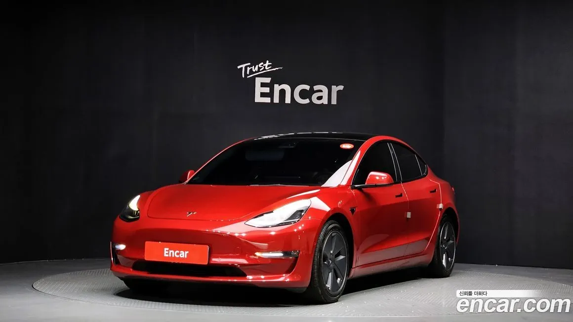 Tesla Model 3 — фото 1
