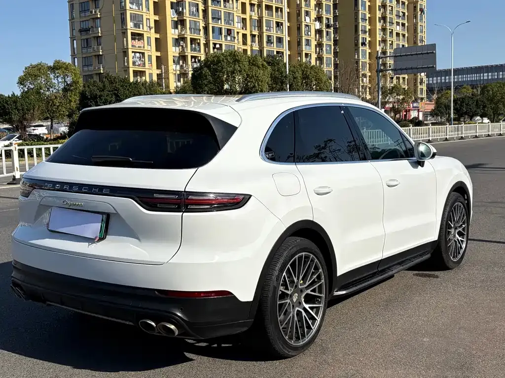 Porsche Cayenne Hybrid — фото 10