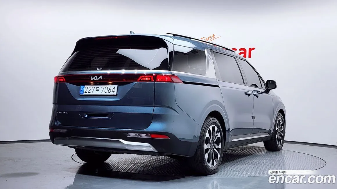 Kia Carnival — фото 4