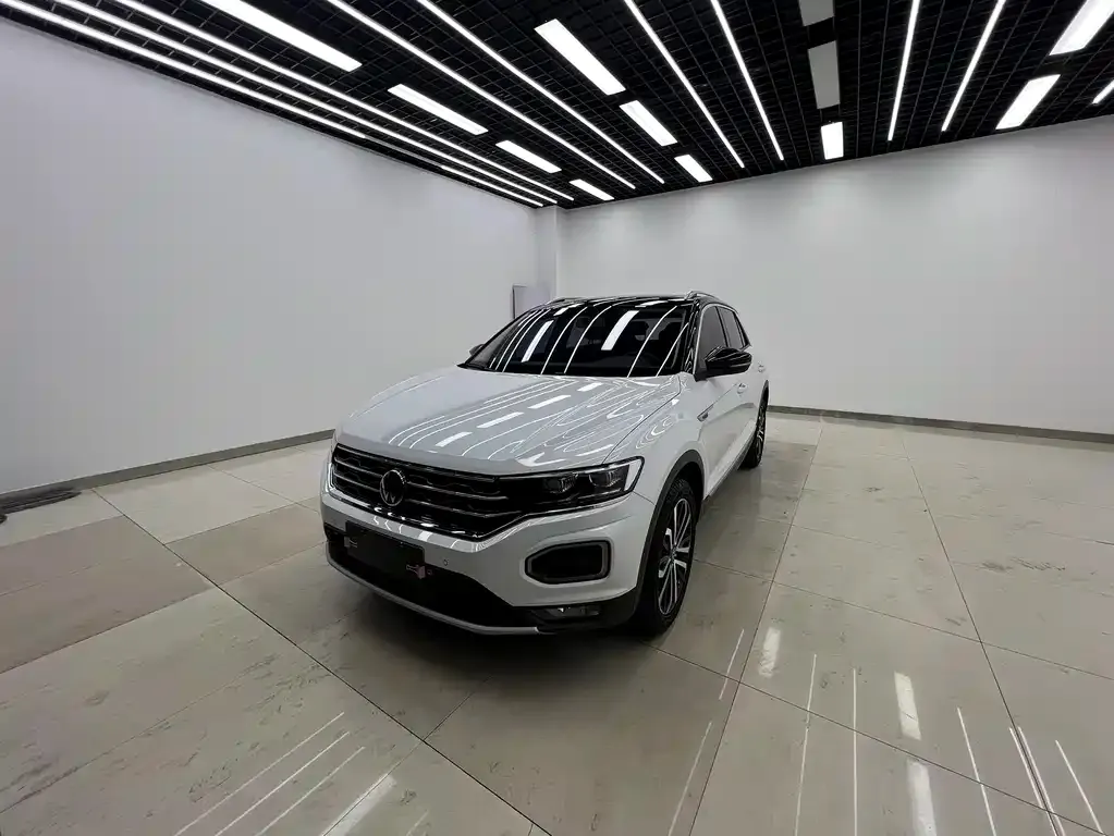 Volkswagen T-Roc — фото 1