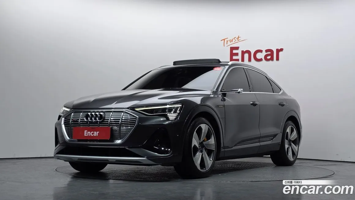 Audi e-tron — фото 1