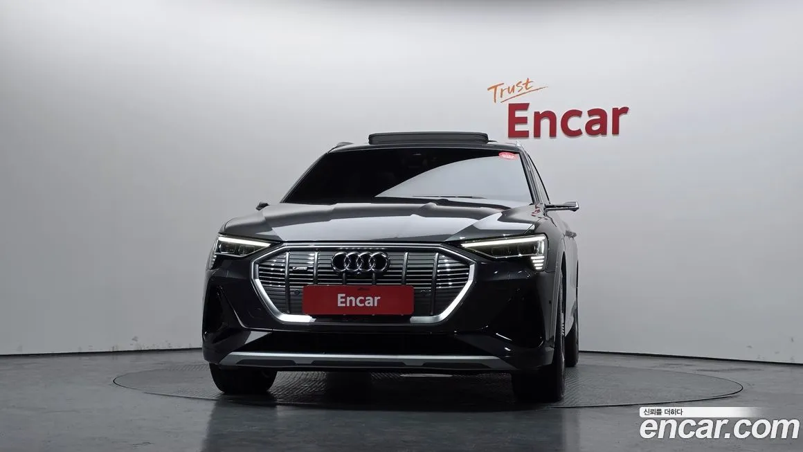 Audi e-tron — фото 9