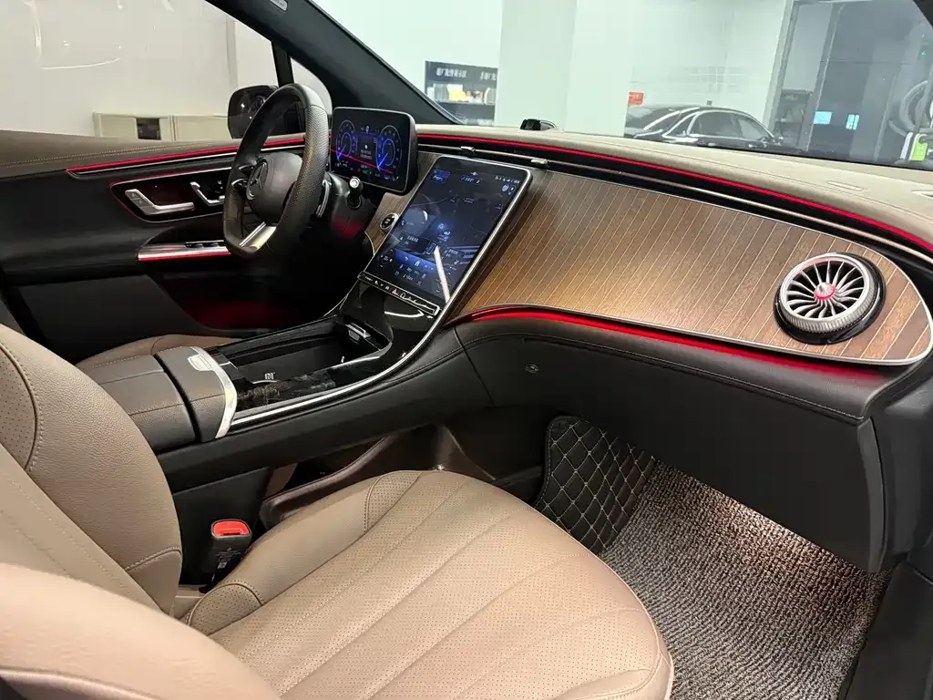 Mercedes-Benz EQE SUV — фото 4