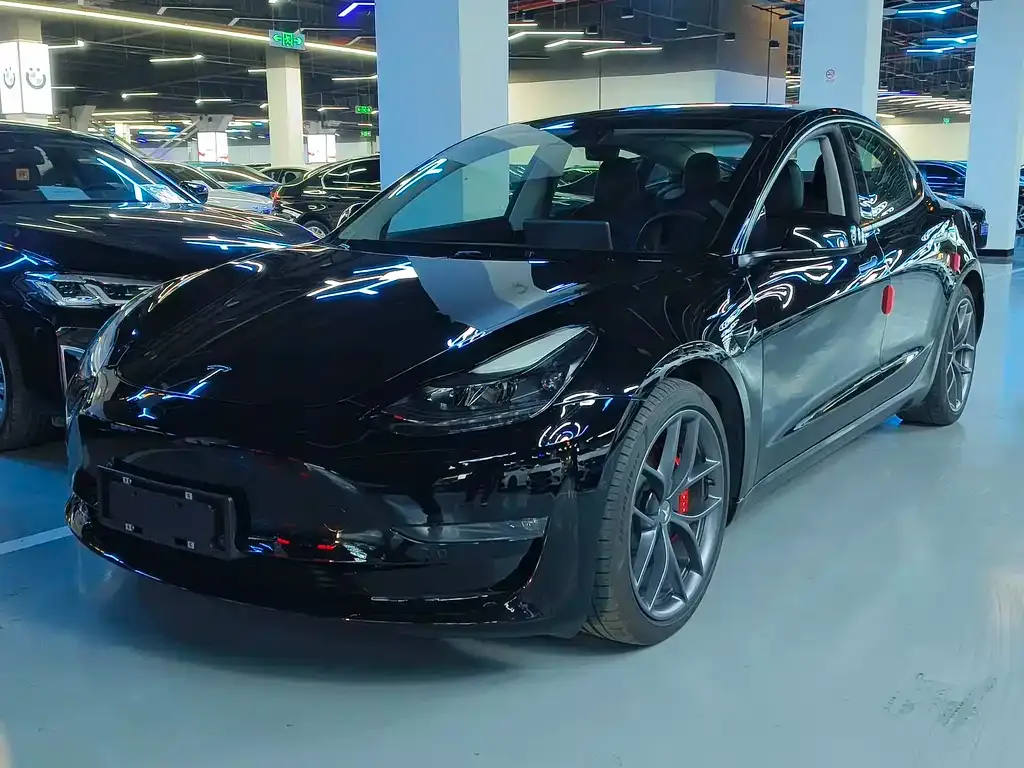 Tesla Model 3 — фото 1