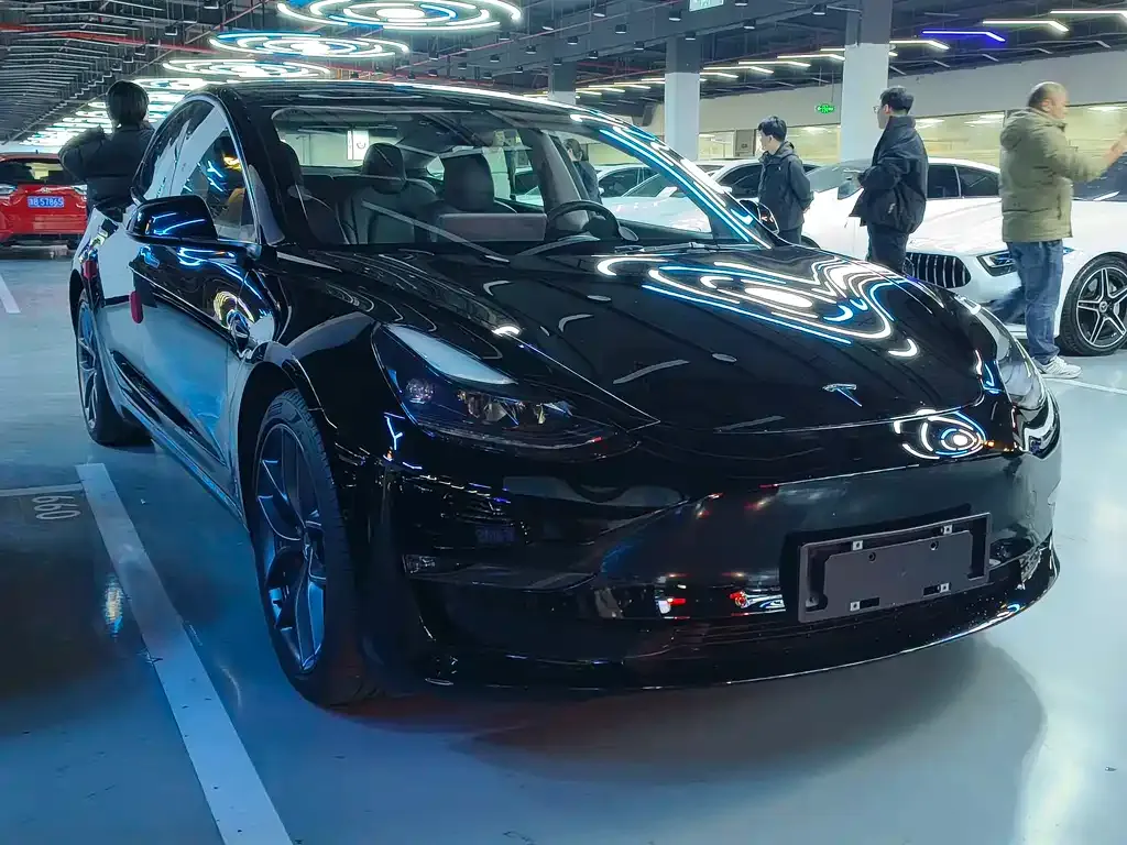 Tesla Model 3 — фото 10