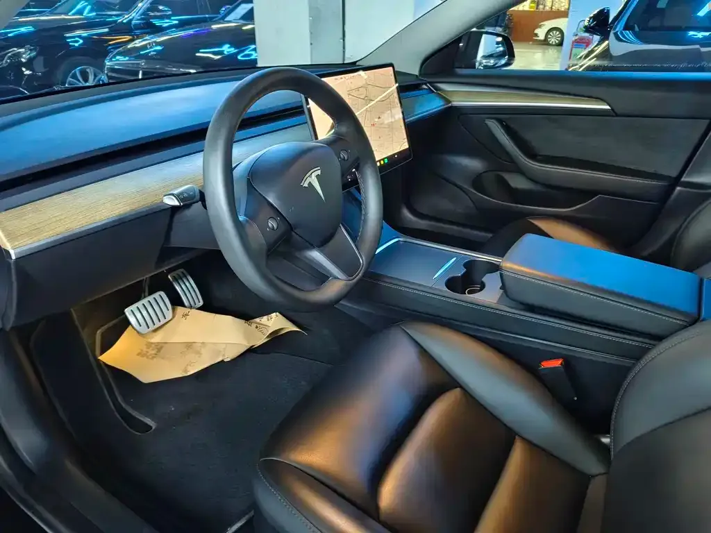 Tesla Model 3 — фото 5