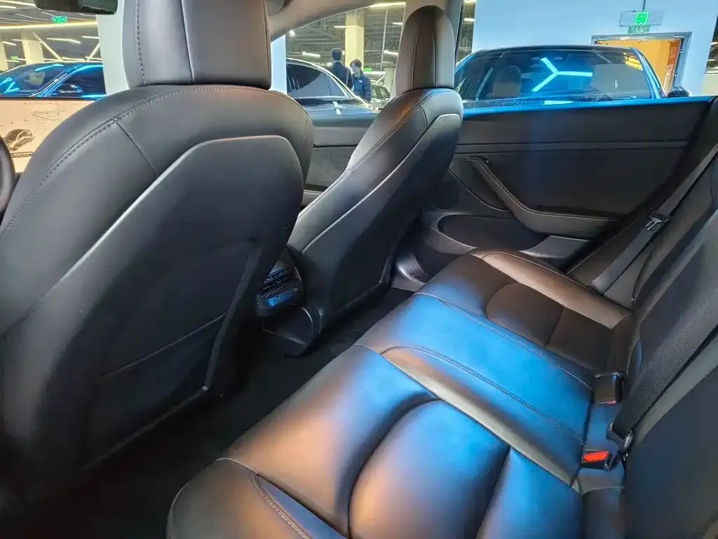Tesla Model 3 — фото 3