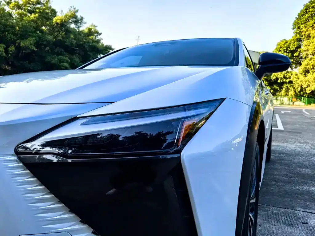 Lexus RZ — фото 2