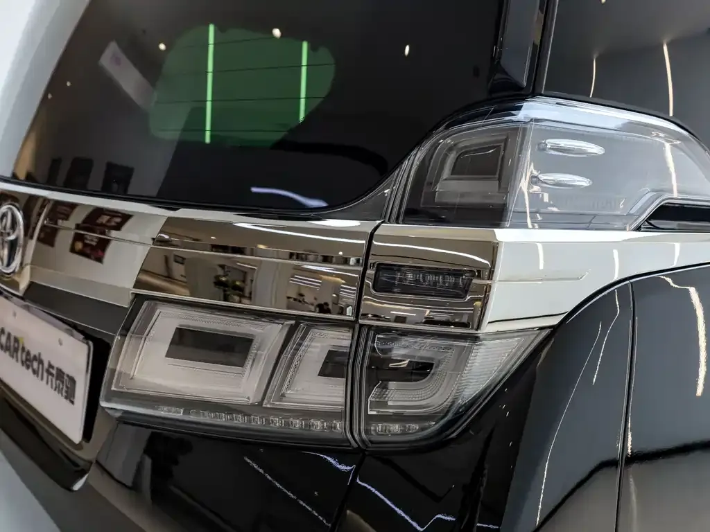 Toyota Vellfire — фото 8