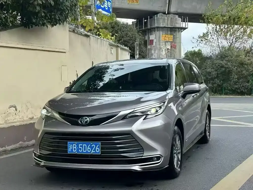 Toyota Sienna — фото 3