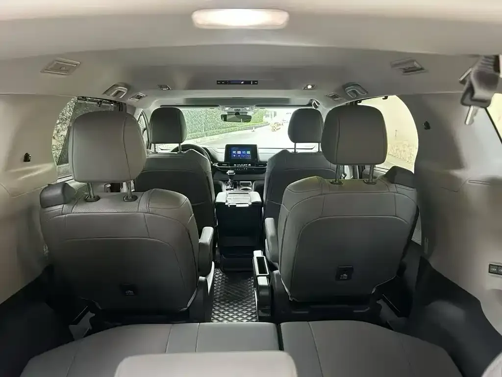 Toyota Sienna — фото 2