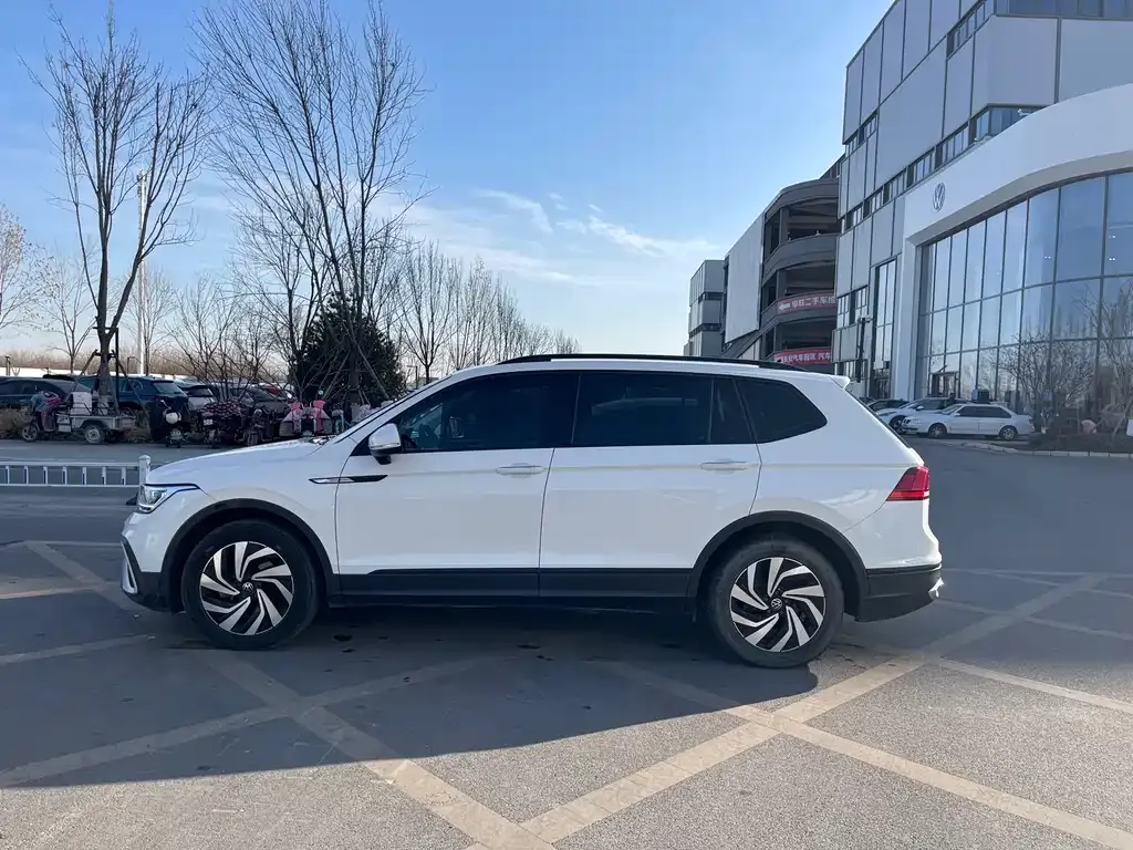 Volkswagen Tiguan L — фото 5