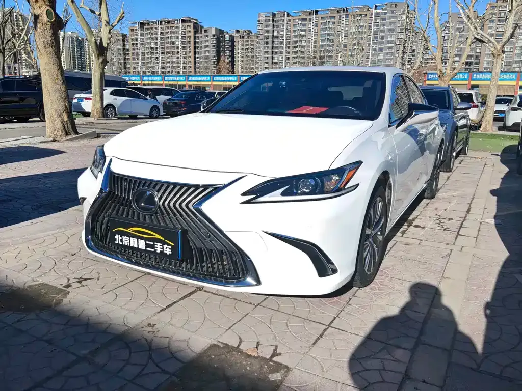 Lexus ES — фото 1