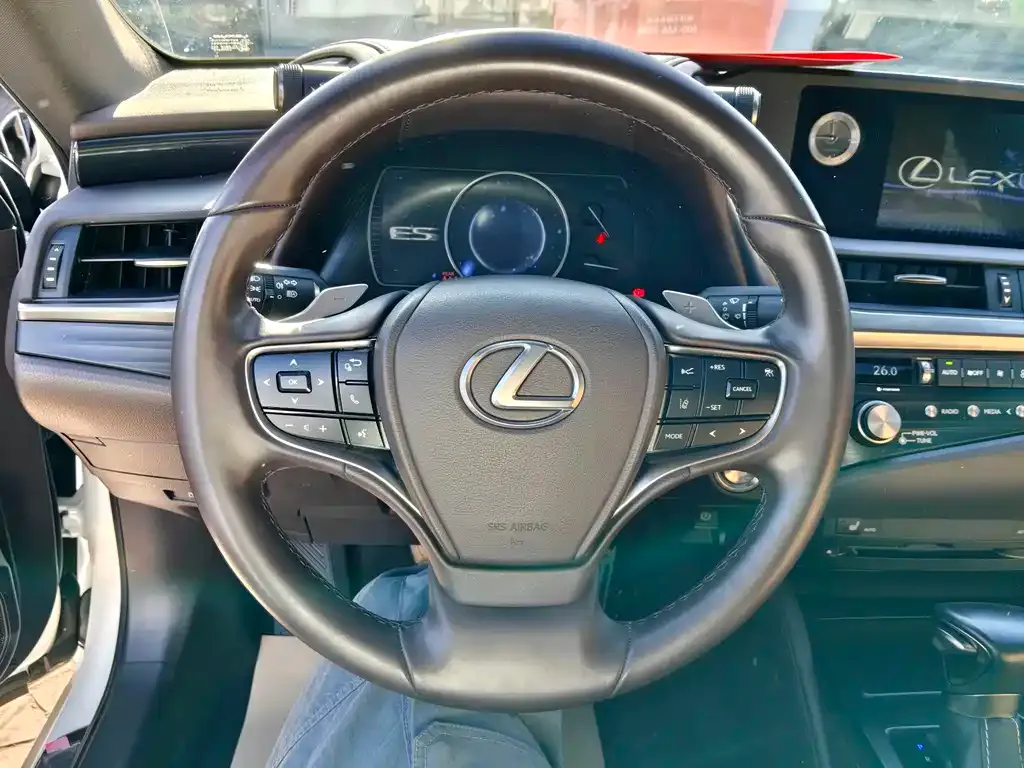 Lexus ES — фото 8