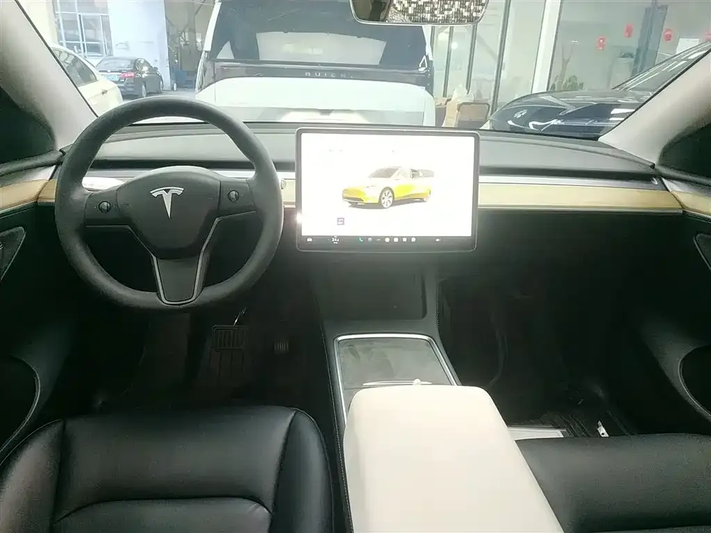 Tesla Model Y — фото 2