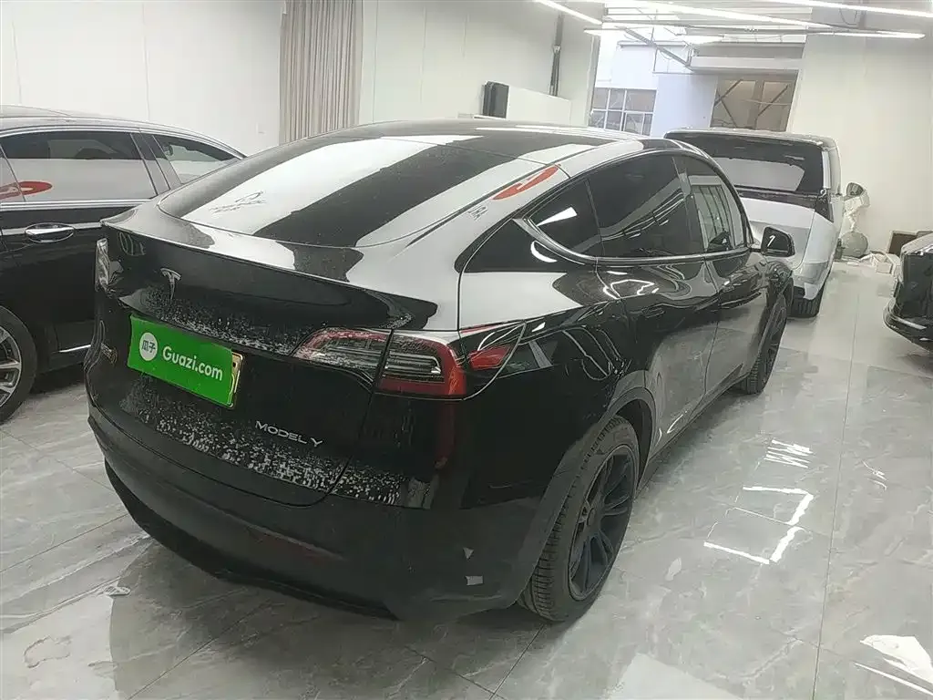 Tesla Model Y — фото 3