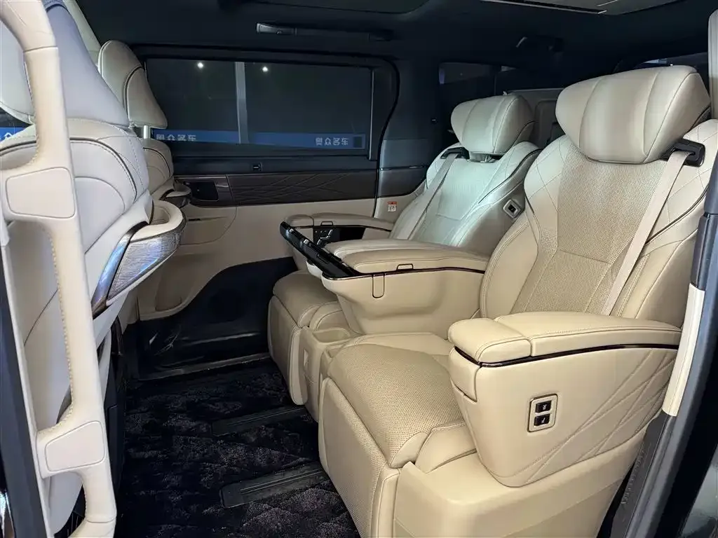 Toyota Vellfire — фото 4