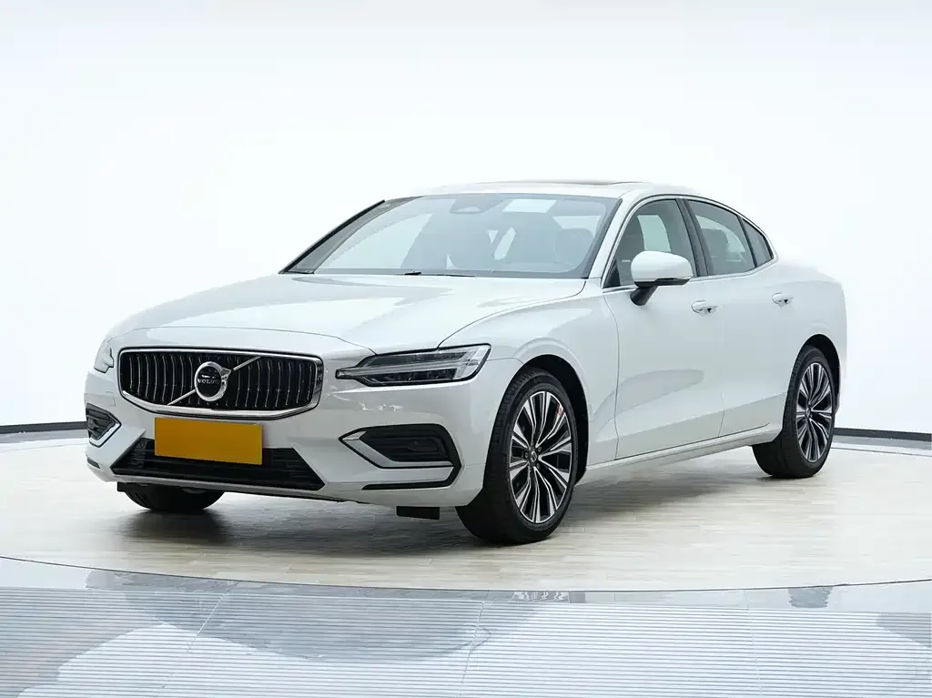 Volvo S60 — фото 1