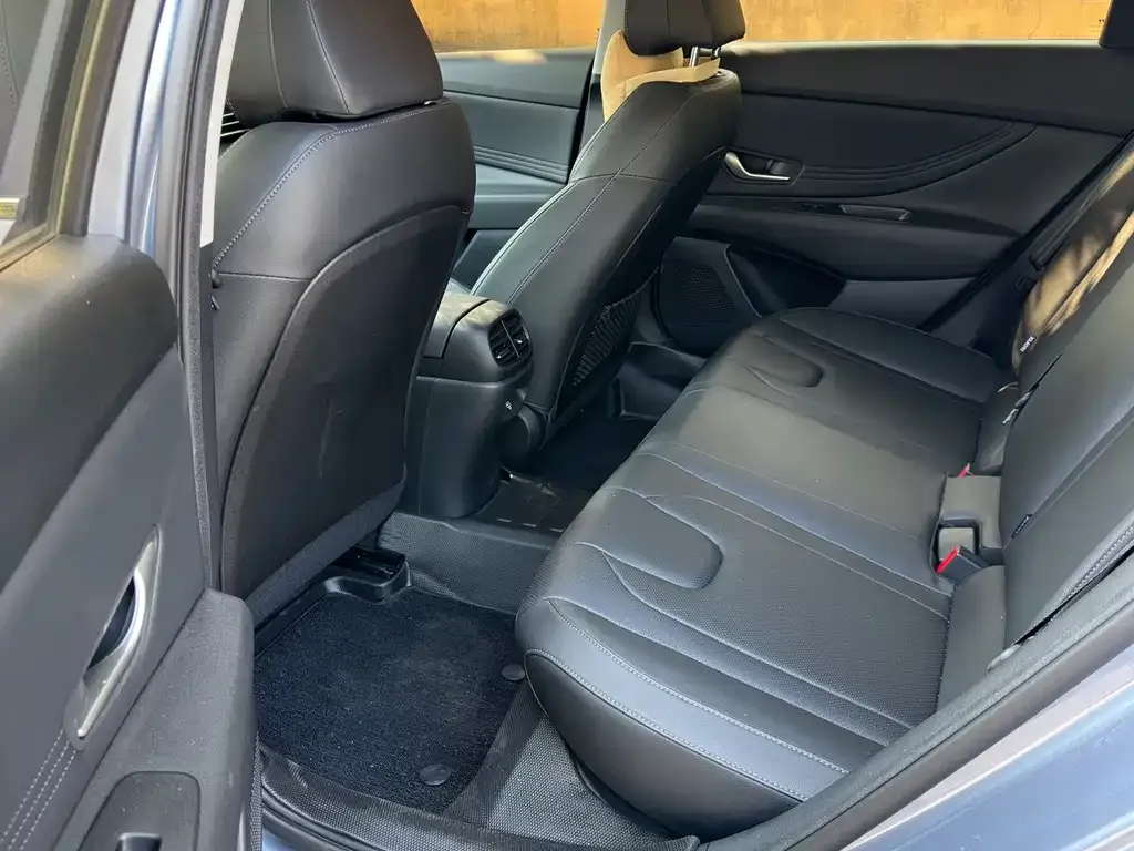 Hyundai Elantra — фото 3