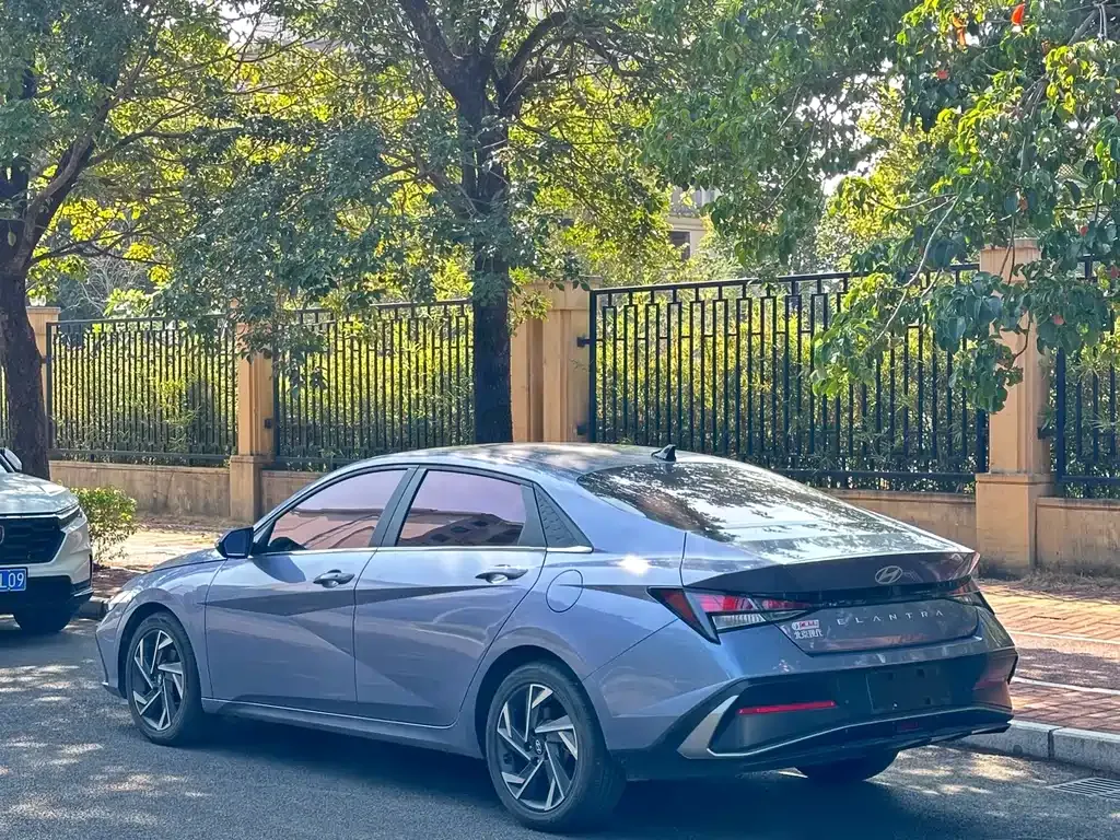 Hyundai Elantra — фото 7